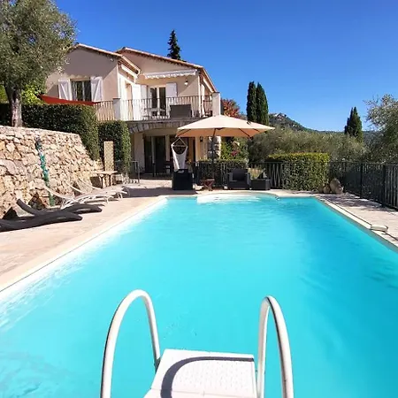 La Colombe Sous Les Oliviers: Seaside With Pool And View